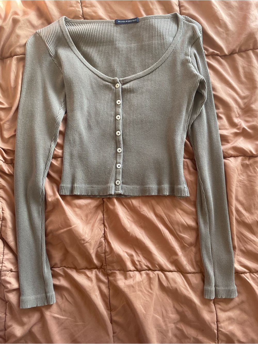 Brandy Melville Ribbed Button-Front Long Sleeve Crop Top in Olive Green